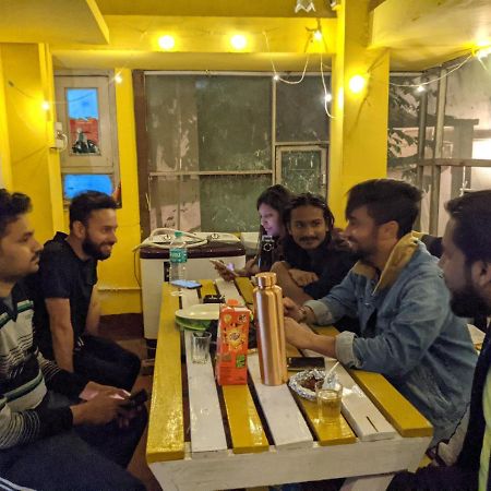 A Pousada Mezenga Backpackers Guwahati Exterior foto