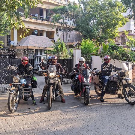 A Pousada Mezenga Backpackers Guwahati Exterior foto