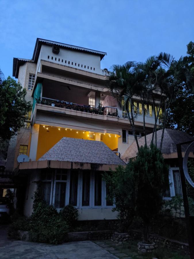A Pousada Mezenga Backpackers Guwahati Exterior foto