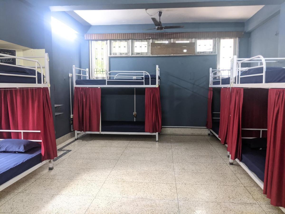 A Pousada Mezenga Backpackers Guwahati Exterior foto