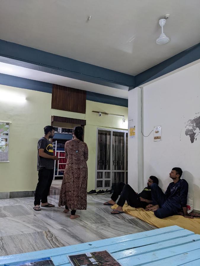 A Pousada Mezenga Backpackers Guwahati Exterior foto