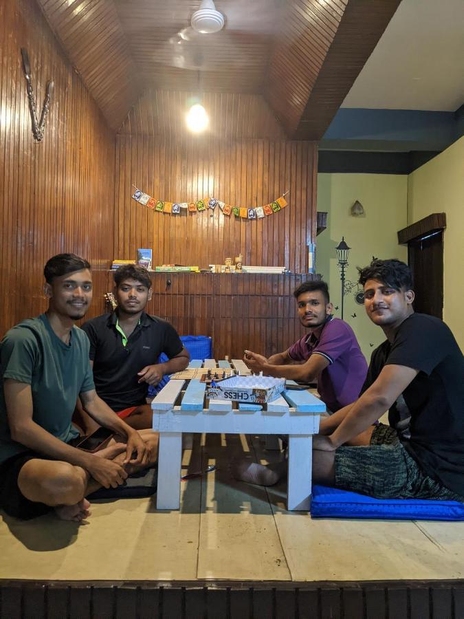 A Pousada Mezenga Backpackers Guwahati Exterior foto