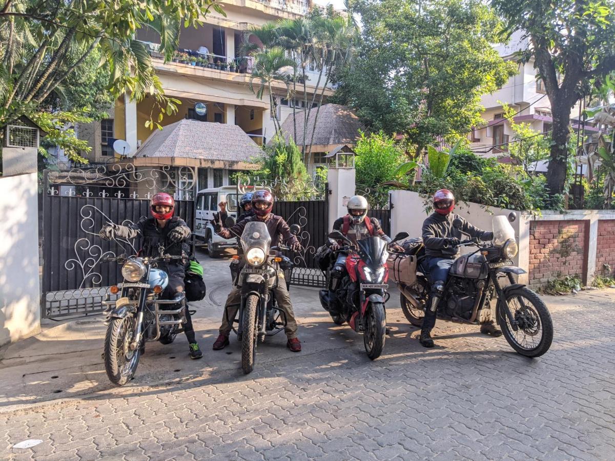 A Pousada Mezenga Backpackers Guwahati Exterior foto