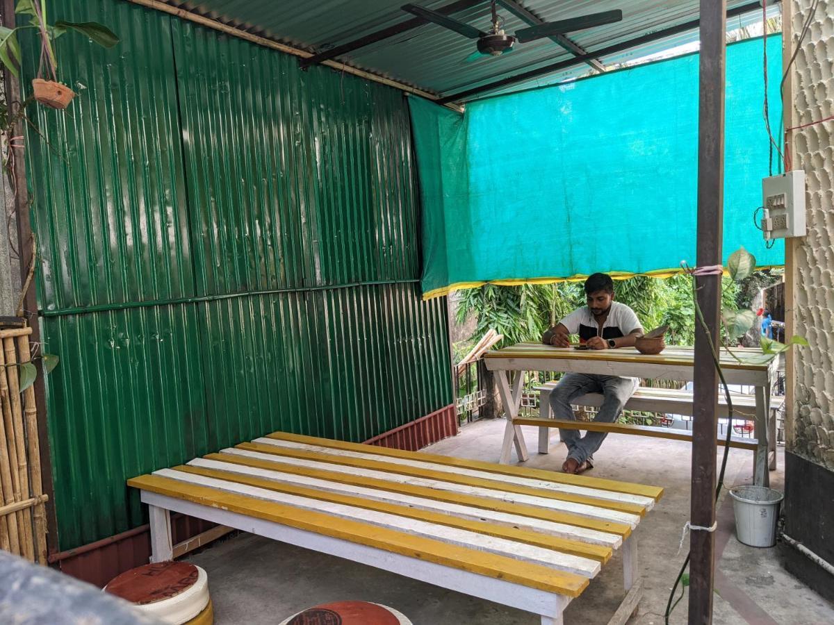 A Pousada Mezenga Backpackers Guwahati Exterior foto