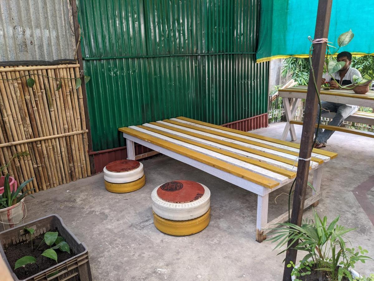 A Pousada Mezenga Backpackers Guwahati Exterior foto